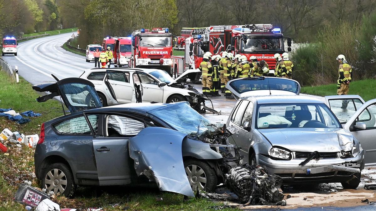 Missglücktes Überholmanöver: Ein Toter Und Sechs Verletzte | Aachener ...